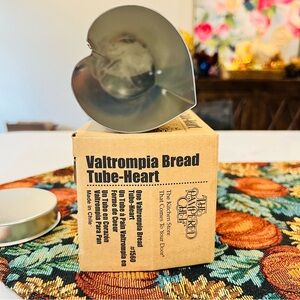 The Pampered Chef Heart-Shaped Bread Tube